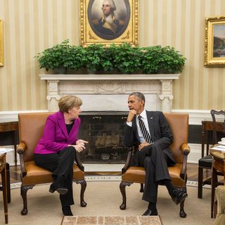 Obamagate: Obama origliava la Merkel, i tedeschi intercettavano segreti, gli italiani spiati da tutti
