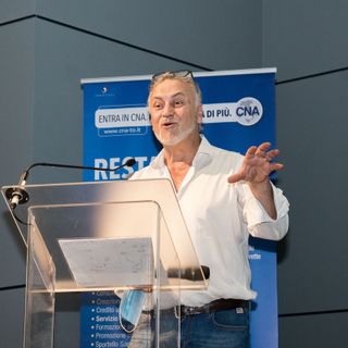 presidente Cna Torino durante un discorso alla platea