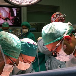 medici durante trapianto - foto di repertorio