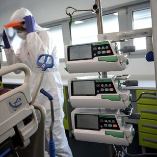 Coronavirus, continua l'impennata di nuovi positivi: quasi 1800. 7 i decessi