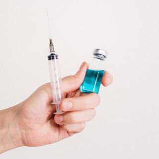 Vaccini anti-Covid, oggi somministrate 23.879 dosi. Federfarma: &quot;Le farmacie aiuteranno i cittadini nella fase di preadesione&quot;