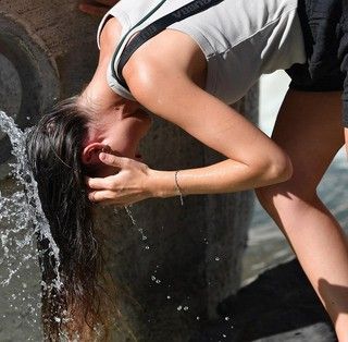 Meteo, nei prossimi giorni un anticipo d'estate: sole e temperature oltre i 20 gradi, con picchi a 30