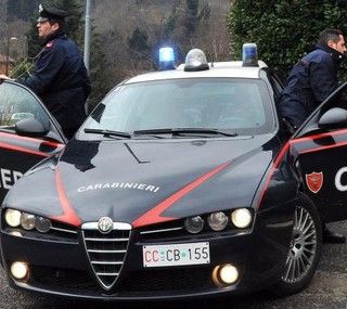 Intervenuti anche i carabinieri, oltre al personale della vigilanza