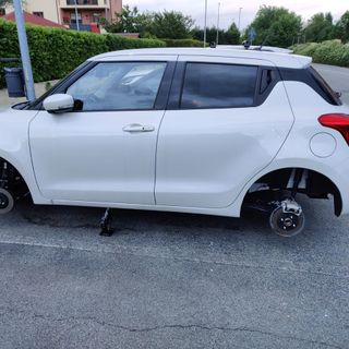 Ladri di (pezzi di) auto scatenati anche a Nichelino