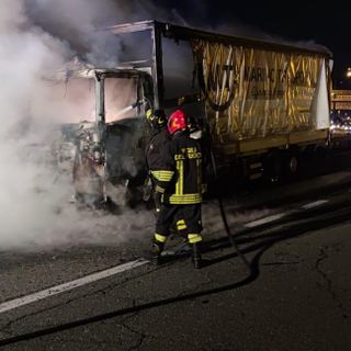autocarro in fiamme