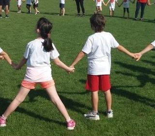 Coronavirus, uscire con i bambini? &quot;Sì può: ma con un solo genitore e vicino a casa&quot;. Lo dice il Ministero dell'Interno
