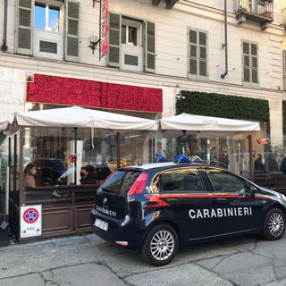 Raid vandalico nella notte contro i locali gestiti dal candidato sindaco del centrodestra Paolo Damilano