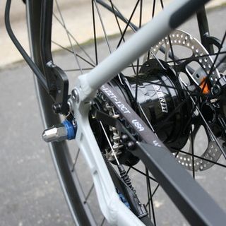 Roletto, diciottenne in bicicletta grave dopo lo scontro con un'auto