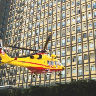 Il ciclista è stato portato in elicottero al Cto