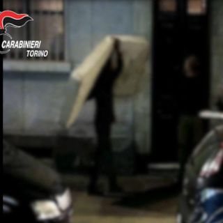 Favorivano l’immigrazione e la permanenza illegale di clandestini: blitz all'alba in Piemonte [VIDEO]