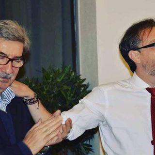 Due persone insieme in foto