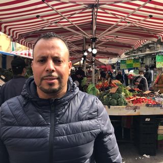 Chicco, frutta e verdura da piazza Foroni a Le Serre: “Da noi solo merce di prima qualità” [VIDEO]