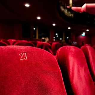 Cinema e teatri, la capienza sale all'80%, al 75% negli stadi. Niente da fare per discoteche e concerti