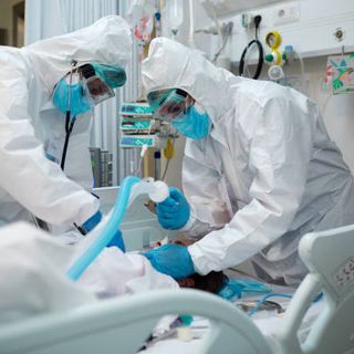 Covid, in Piemonte lieve flessione dei contagi. Ma si contano altri 18 morti e un +5 tra i ricoverati in terapia intensiva