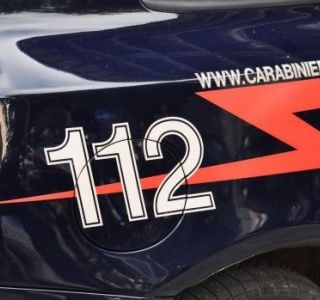 Minaccia con un coltello un connazionale e poi finisce in manette