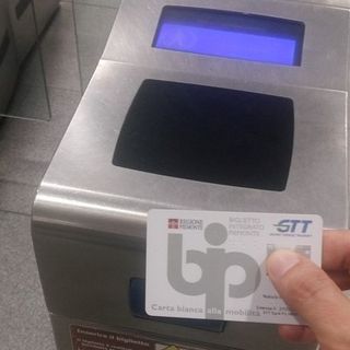 Senza biglietto sul bus? Da venerdì la multa si paga online