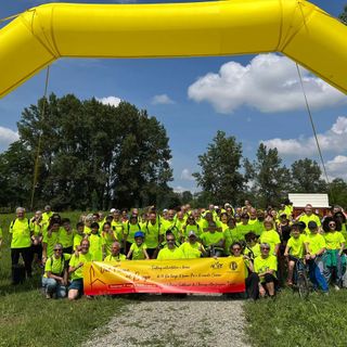 Una marea gialla da Chivasso ai Torassi per il trekking “Dal Fiume al Borgo”
