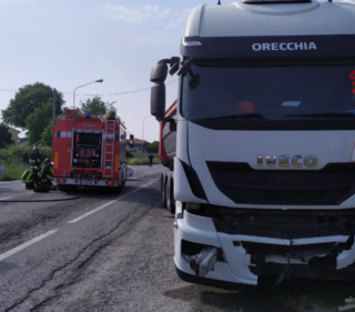 Schianto tra auto e tir ad Alice Castello: morta una donna di Orbassano