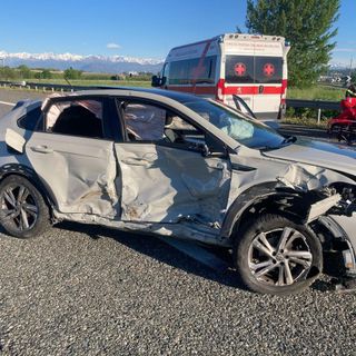 Incidente allo svincolo Bauducchi: sei persone ferite, traffico in tilt sulla tangenziale