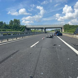 Brutto incidente sul raccordo Torino-Pinerolo