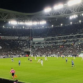 Coronavirus, i giocatori della Juve rinunciano agli stipendi da marzo a giugno: 90 milioni di euro risparmiati