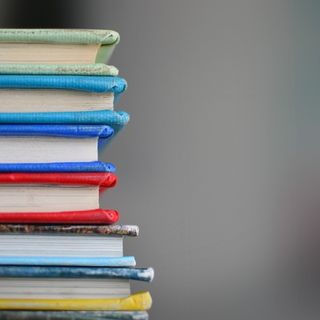 Libri di scuola sul banco