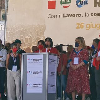 Lavoro, Landini in piazza Castello: &quot;Non è il momento di creare fratture sociali. Embraco esempio di come non si fa politica industriale&quot; [VIDEO]
