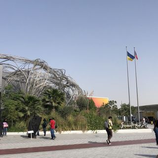 La Repubblica Ceca ha issato la bandiera ucraina accanto alla sua