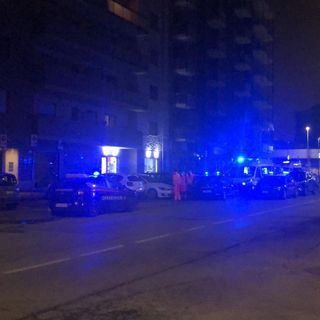 Uccise padre violento a Collegno, dubbi del giudice sulla legittima difesa del 18enne: &quot;Ha agito con violenza inaudita&quot;