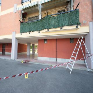 Tragedia a Volvera: spara e uccide l'ex moglie, ferita anche la figlia di 29 anni