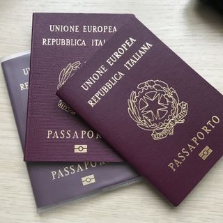 Caos passaporti, le agenzie di viaggio torinesi al questore: "Aprite uno sportello per i nostri clienti. Persi 8 milioni in un anno"