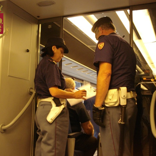 Carmagnola, ricercato arrestato a bordo di un treno dalla Polizia