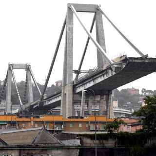 Il Comitato Ricordo Vittime Ponte Morandi contro Toscani: «43 morti innocenti per lui conteranno poco, ma per noi erano tutto»