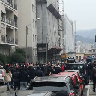 Cori, petardi e fuochi d'artificio: la protesta del tifo granata &quot;assedia&quot; i giocatori al Filadelfia [VIDEO]