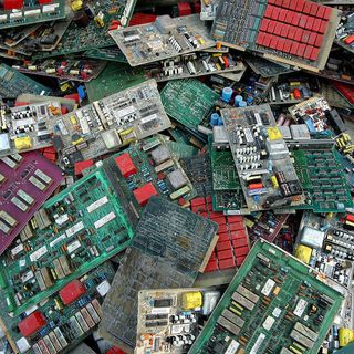 raccolta di rifiuti elettronici
