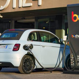 La 500 elettrica &quot;scalda i motori&quot;: già 13mila pre-ordini dal mese di marzo. &quot;Sarà leader nel mondo&quot;