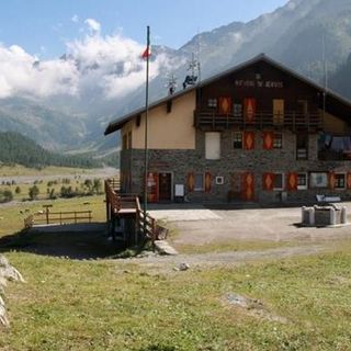 Il rifugio Jervis &quot;criticato&quot; dai turisti si difende: &quot;Da noi un'accoglienza calorosa, ma non possiamo offrire i servizi di un hotel...&quot;&quot;