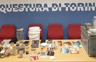 Droga e soldi sequestrati dalla polizia