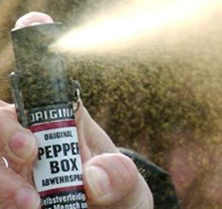 Foto di repertorio di spray urticante, simile a quello usato dai ladri a Nichelino