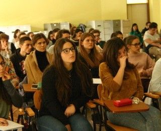 Iscrizioni al prossimo anno scolastico, in provincia di Torino uno studente su tre sceglie gli istituti tecnici, ma i preferiti restano i licei