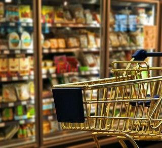 carrello della spesa in un supermercato