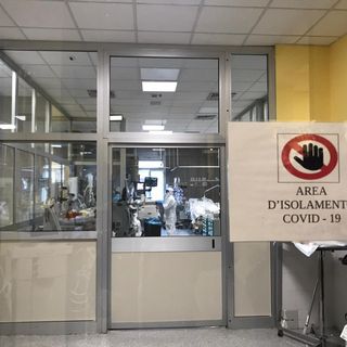 Covid, terapia intensiva - immagine d'archivio