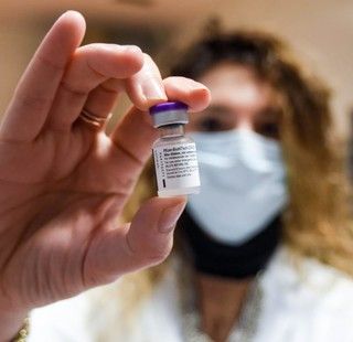 Oltre 21 mila vaccinati oggi in Piemonte, duro scontro Icardi-Grimaldi sui dati della campagna