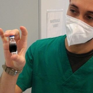 sanitario con vaccino