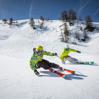 sciatori sulla neve