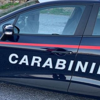 Minaccia una donna con una mannaia: attimi di terrore in un bar a Torre Pellice