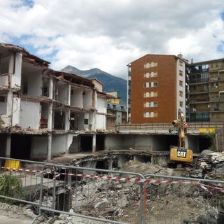 Demolizioni case a Torino: criteri di sicurezza e tecniche moderne
