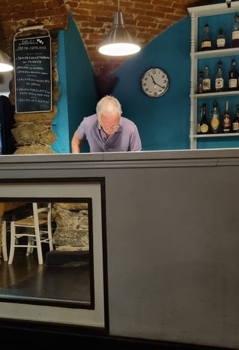 ‘Cenz’ al lavoro nel suo locale ‘Cenz’ al lavoro nel suo locale