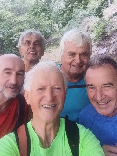 Carlo Degiovanni a destra, con alcuni amici che hanno lanciato la petizione Carlo Degiovanni a destra, con alcuni amici che hanno lanciato la petizione