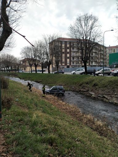 Fuoristrada finisce nel Lemina in zona ospedale a Pinerolo